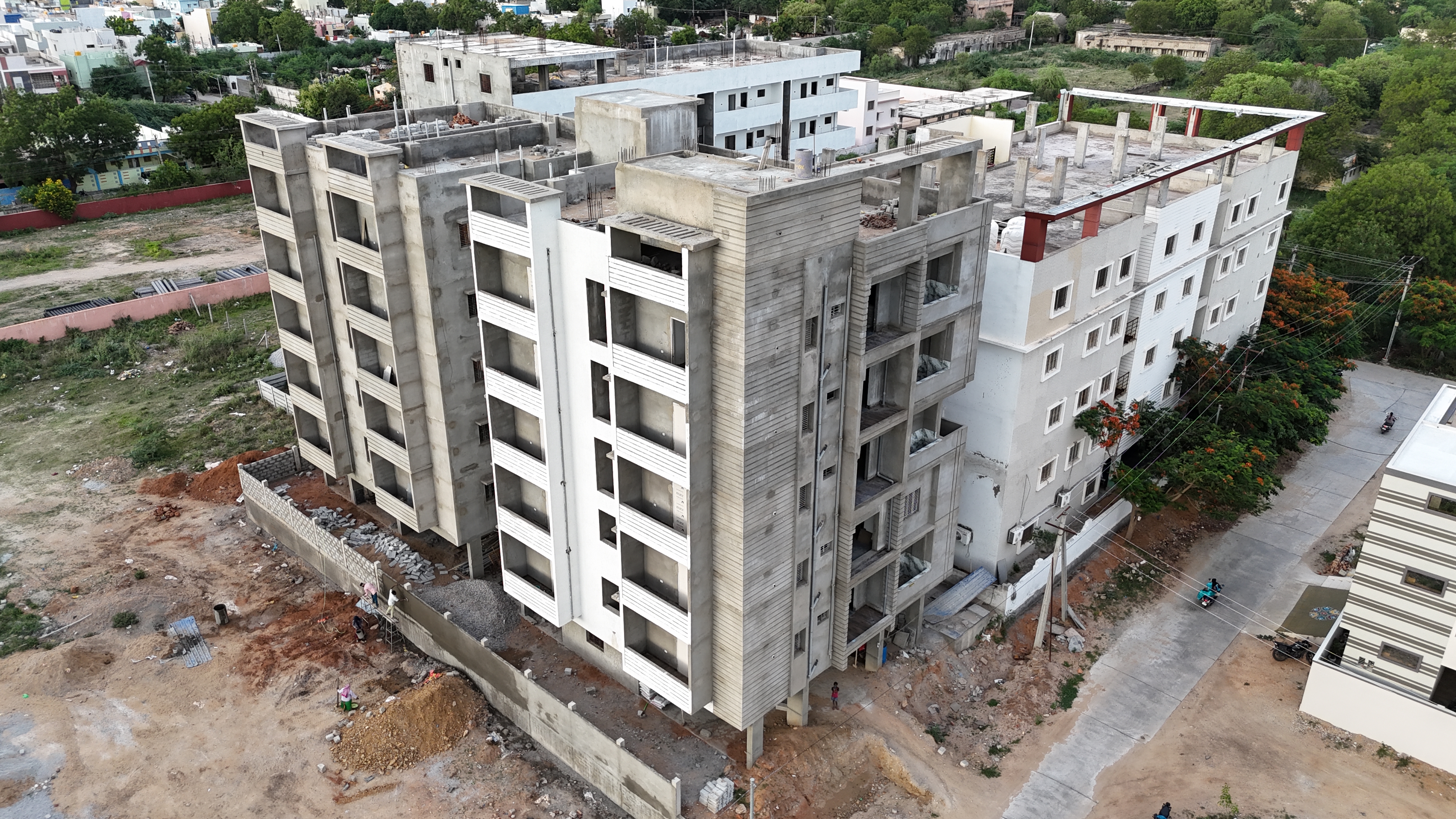 Apartment and School Anantapur Redrock Constructions